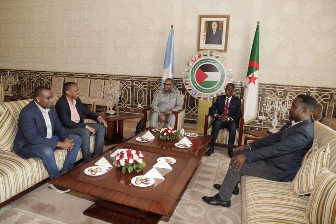 Wafdi ka socda Baarlamaanka Jamhuuriyadda Federaalka Soomaaliya oo uu hogaaminayo Xildhibaan Saciid Maxamed Maxamuud oo xubin ka ah guddiga fulinta ururka midowga baarlamaanada carabta ayaa gaaray Wadanka Algeria halkaasi oo ay uga qeyb geli doonaan fadhiga 36-aad ee shirka midowga baarlamaanada carabta oo ay sanadkaan marti gelineyso Dowladda Algeria,